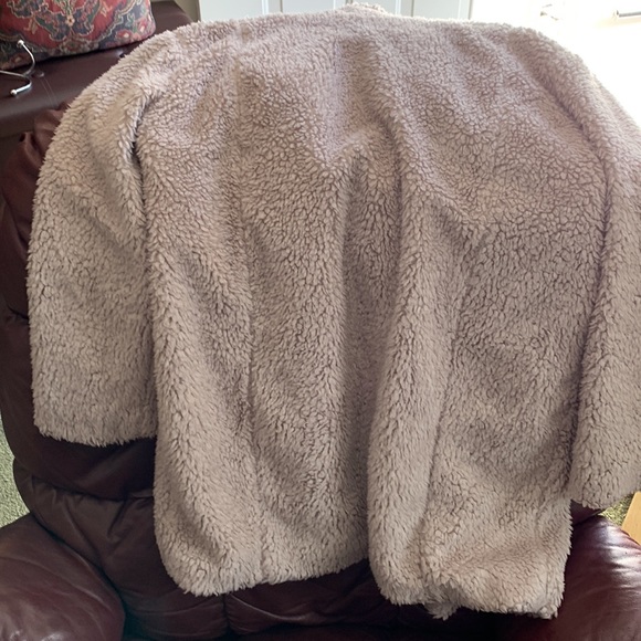 American Eagle Sherpa Coat - Picture 8 of 8